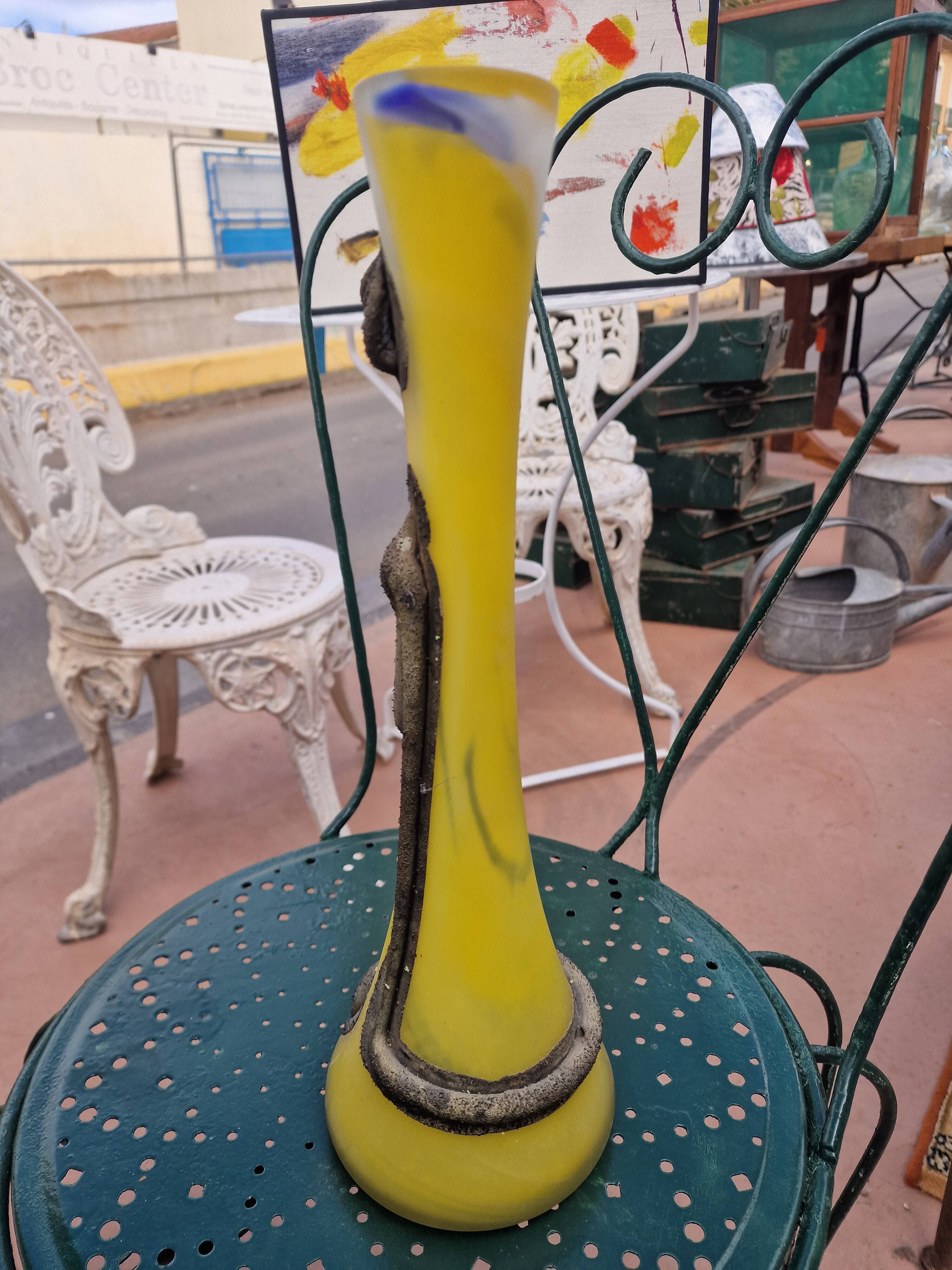 Vase art déco en pâte de verre et fer forgé – Années 1950