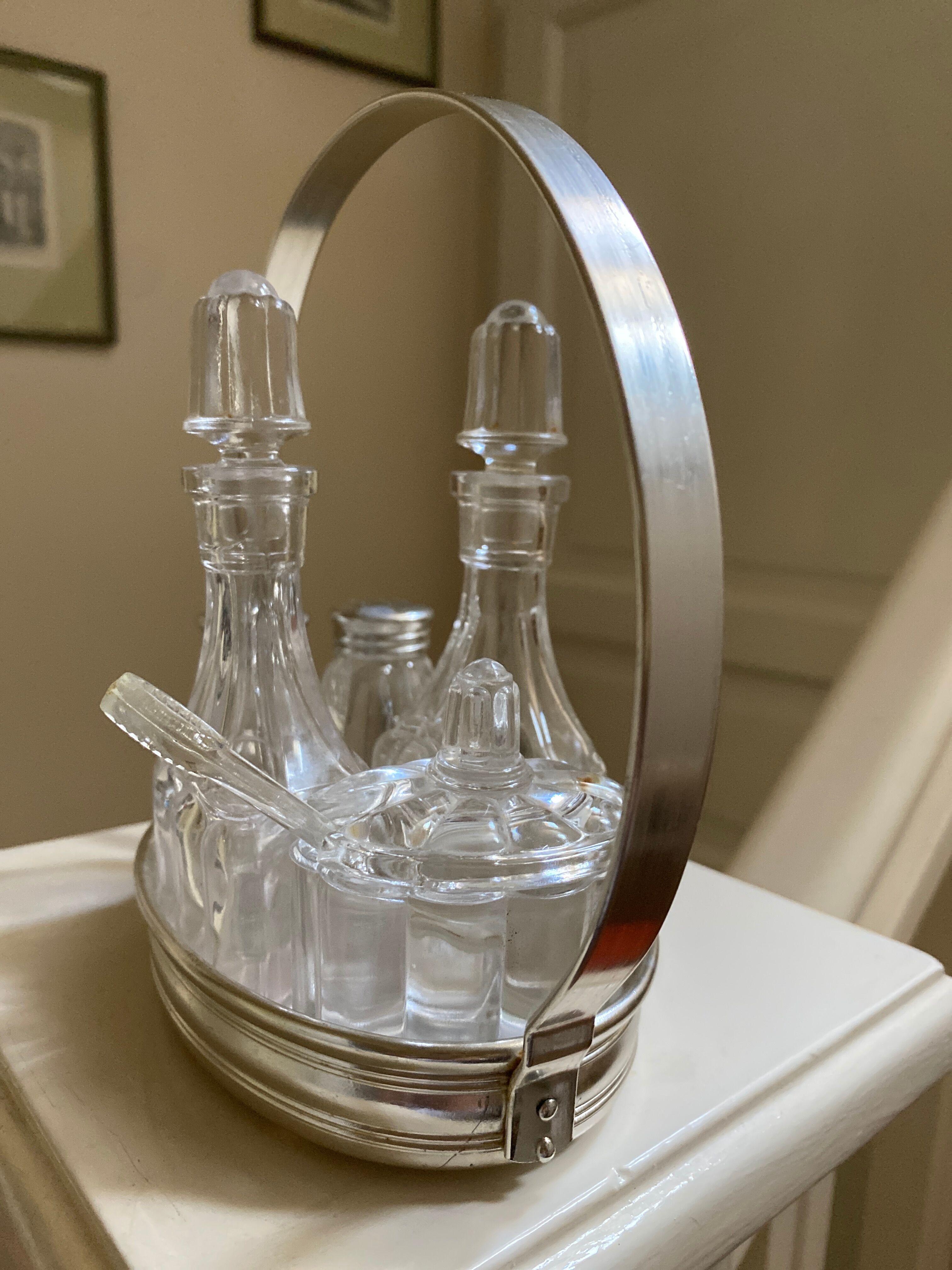 Service oil vinegar salt pepper with tray