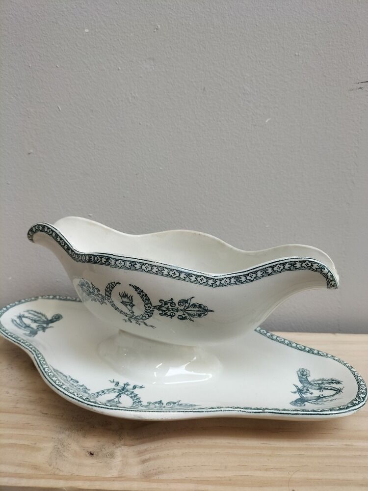 Givors earthenware saucière