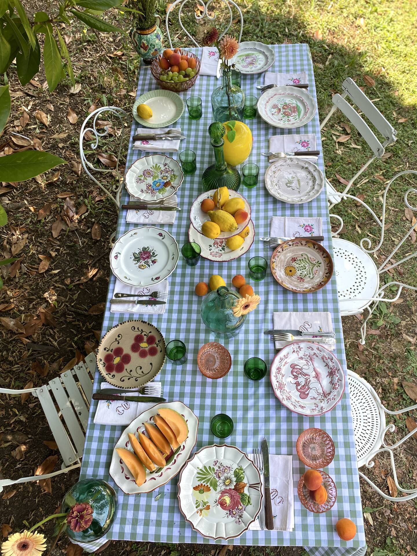 Exceptional set of 15 large mismatched plates.
