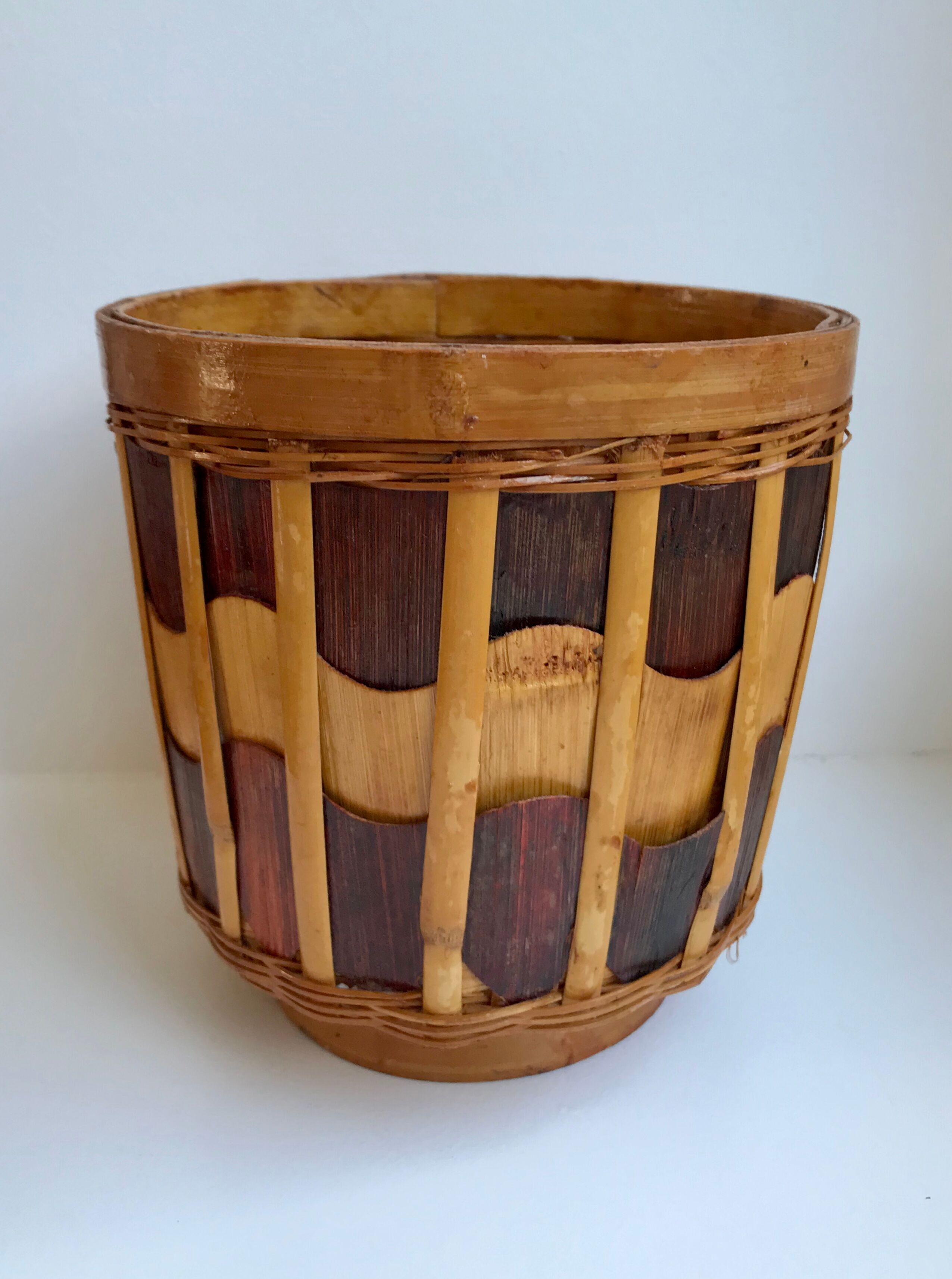 Wooden pot cover and rattan 70s