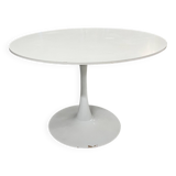 Table ronde avec pied tulipe