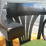 Paire de fauteuils type bistrot skai