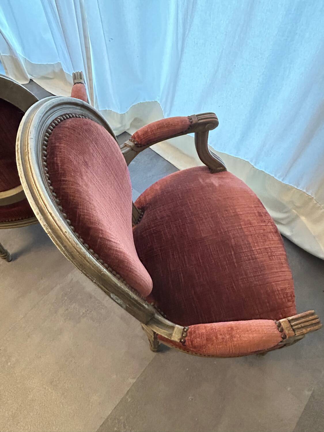2 Louis XV style armchairs in wood and old pink velvet