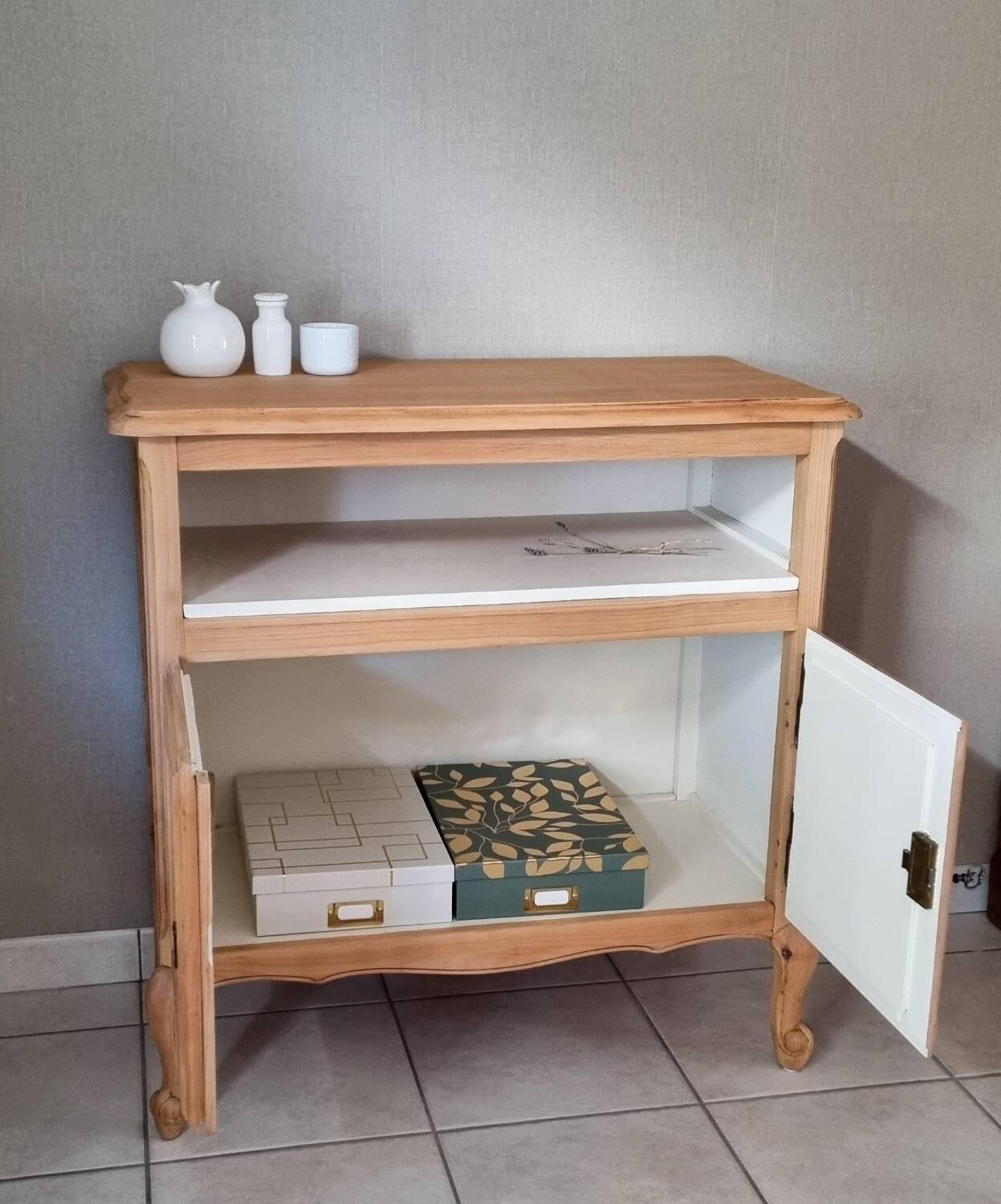 Cane furniture in the Louis XV style