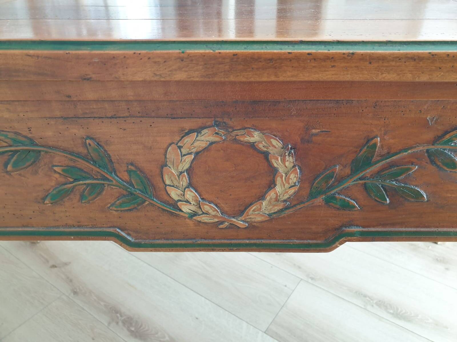 Solid wood desk – Rustic chic style