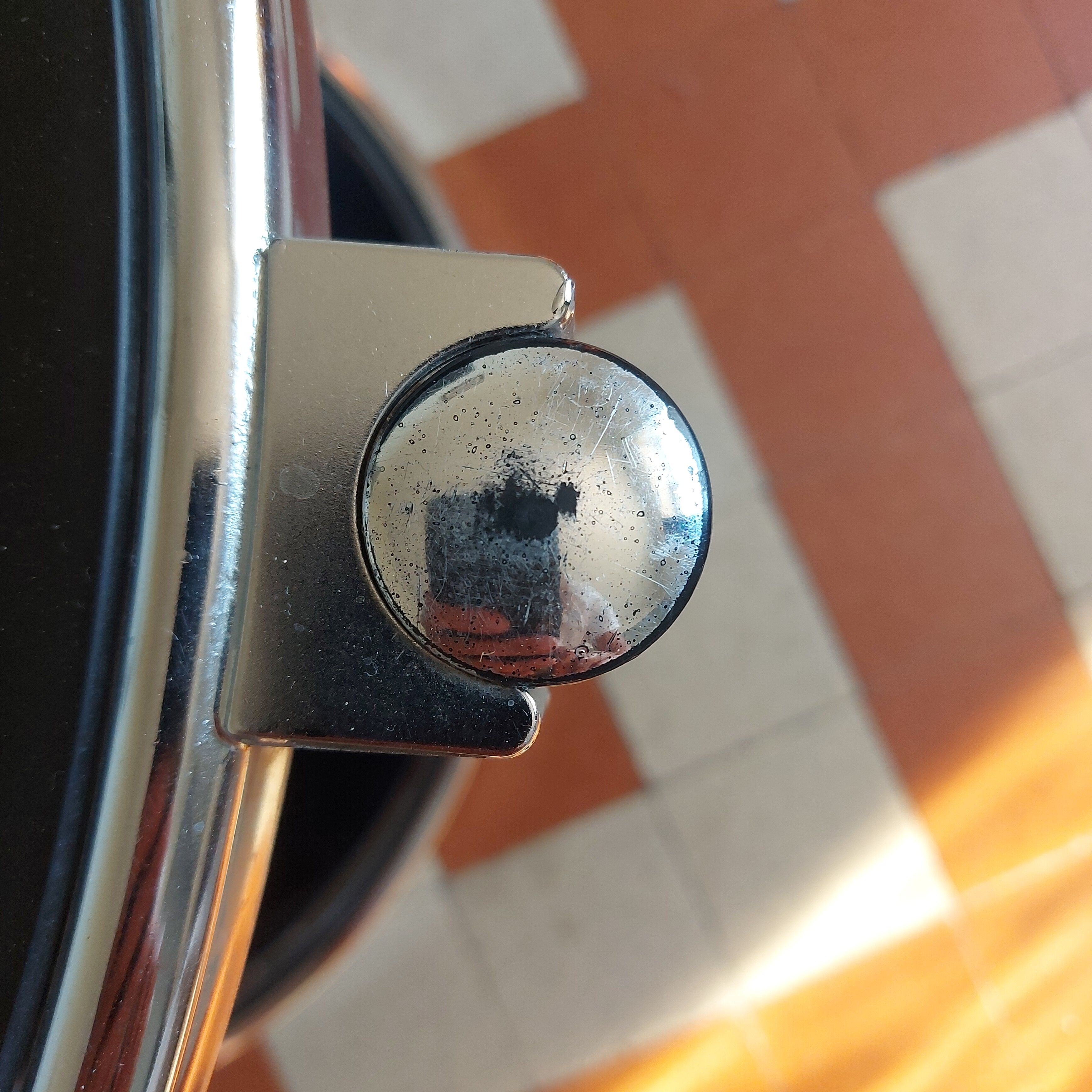 Flexible coffee table