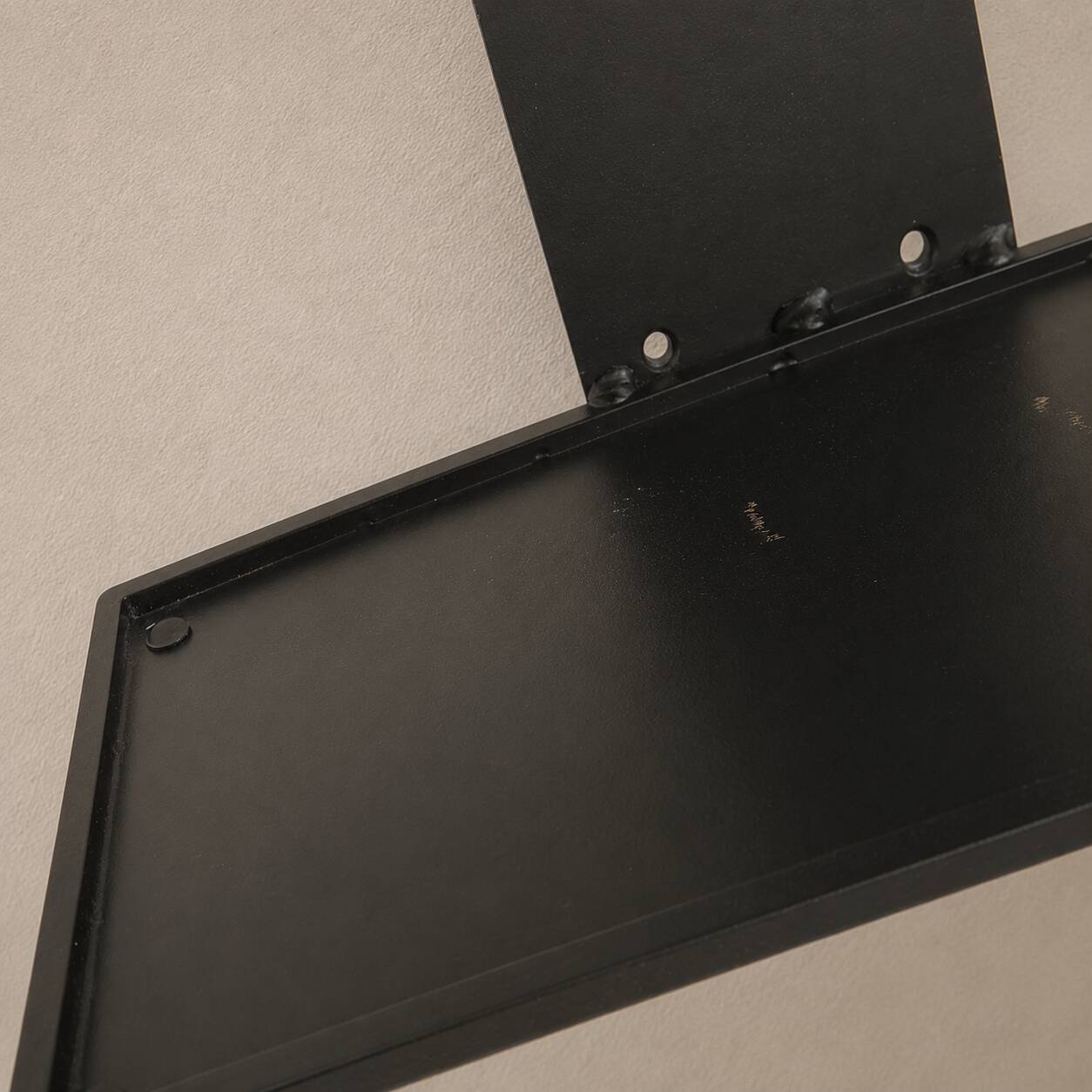 Brown lacquered welded steel wall shelf - Sleek / minimalist design