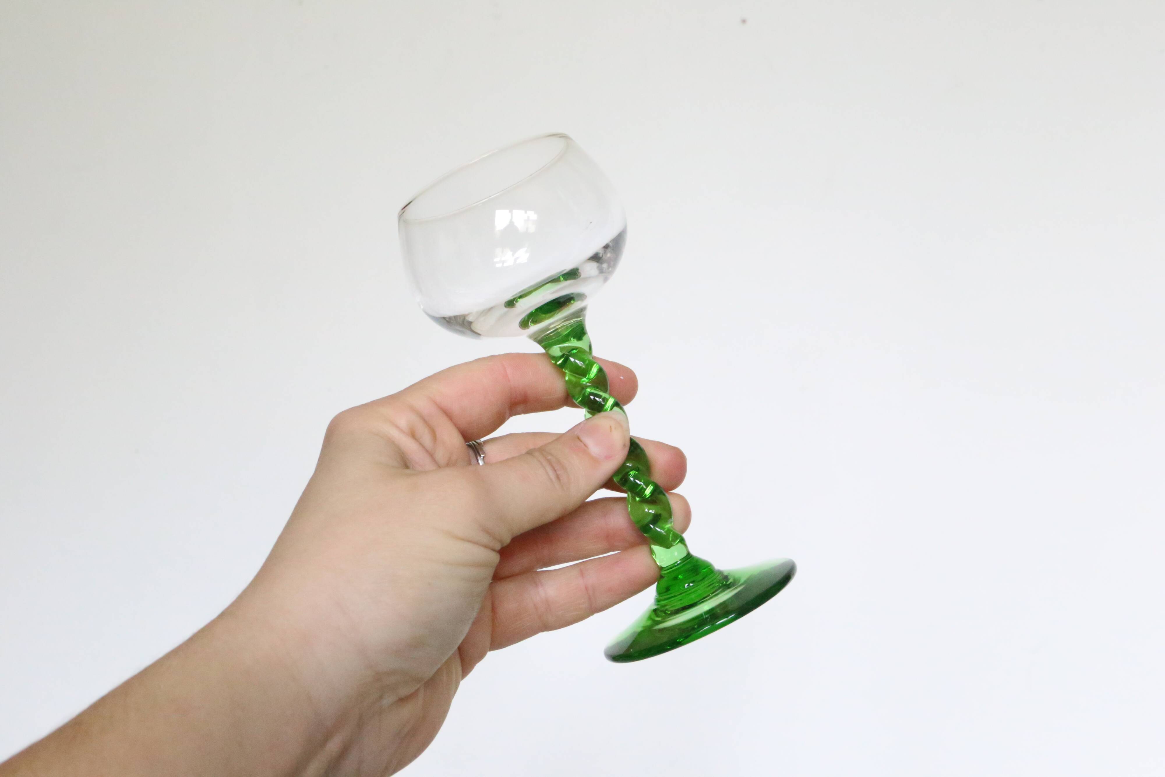Set de 4 verres à vin blanc, pied vert, Français, vintage