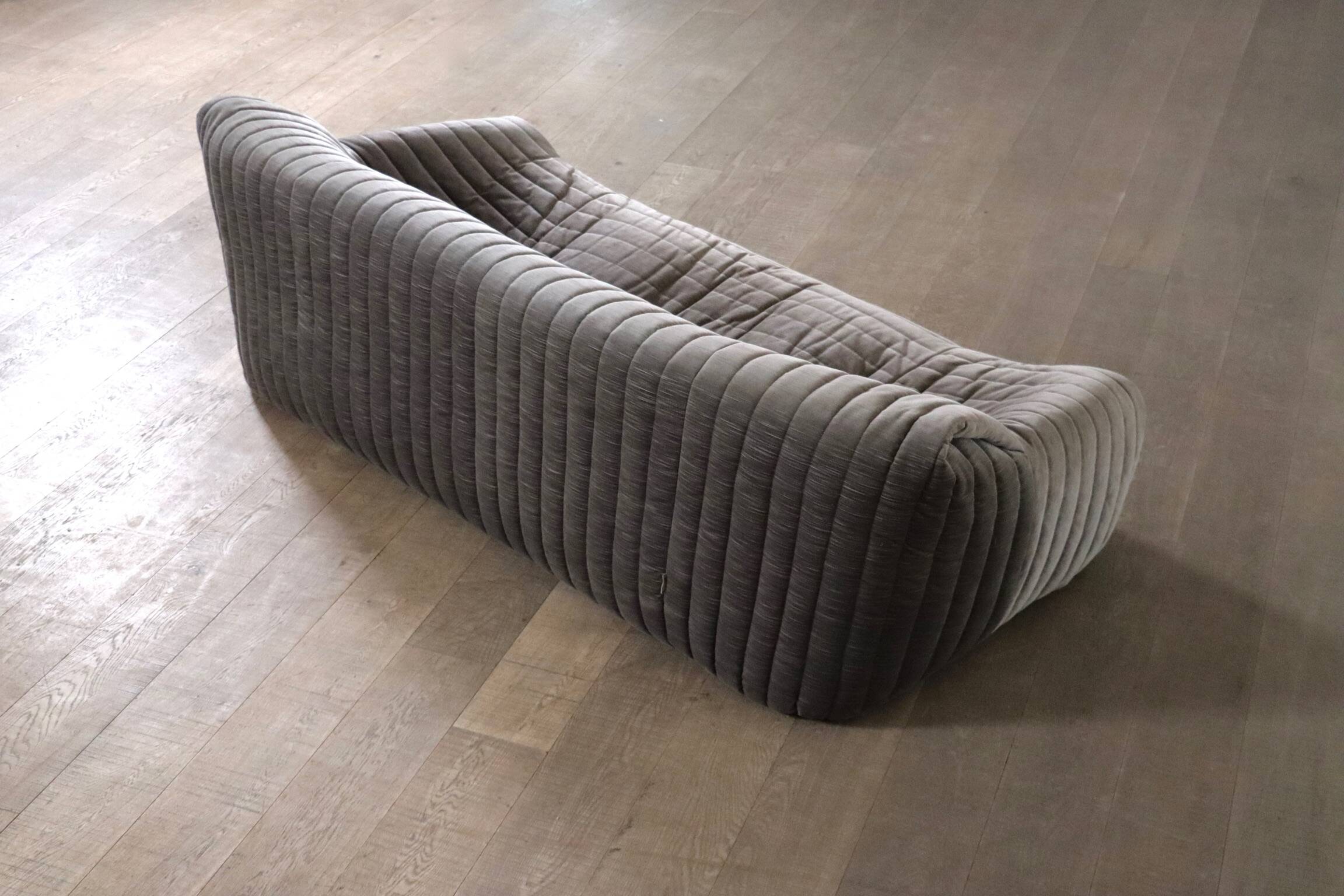 Canapé trois places original Cinna Sandra en velours par Annie Hieronimus, France années 1970