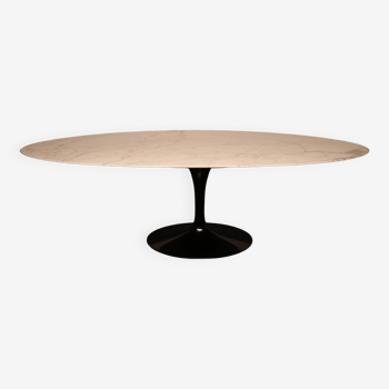 Table à manger ovale en marbre clacatta par Eero Saarinen pour Knoll - US - 2000's