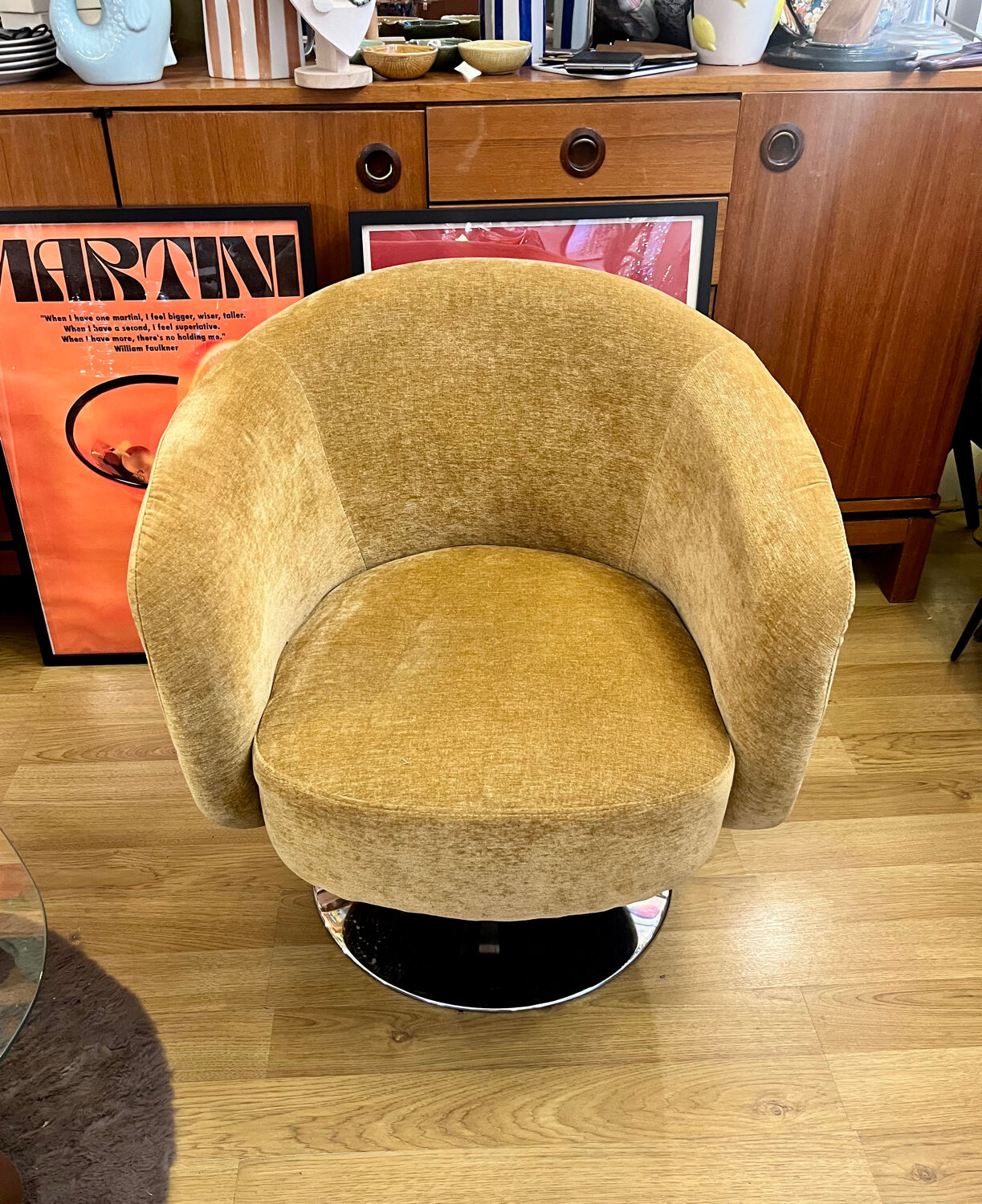 Swivel velvet armchair