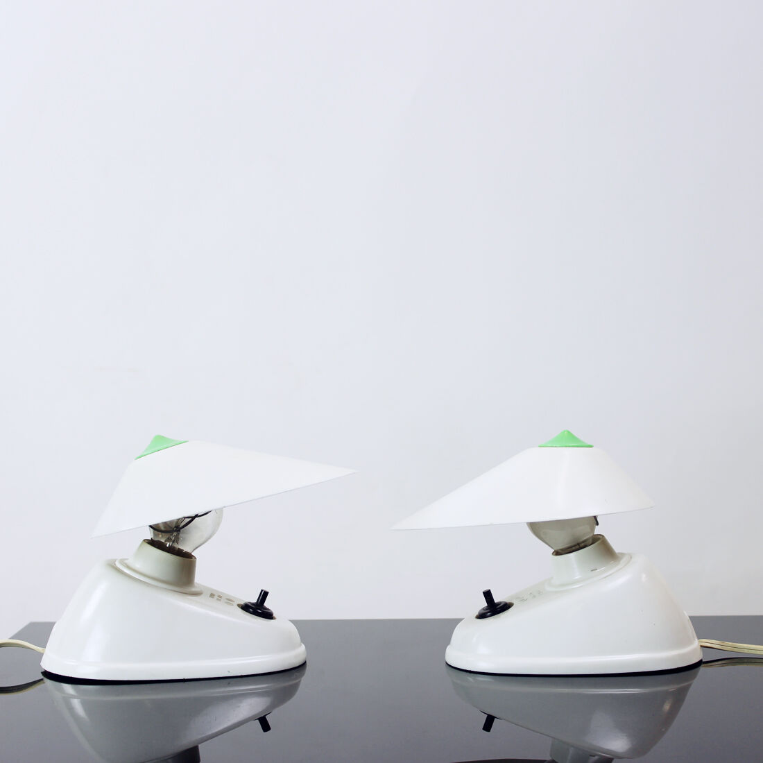 Lampes de table en bakélite blanche, années 1930