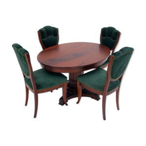 Table antique avec chaises, europe