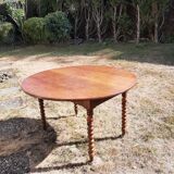 Round table on wheels
