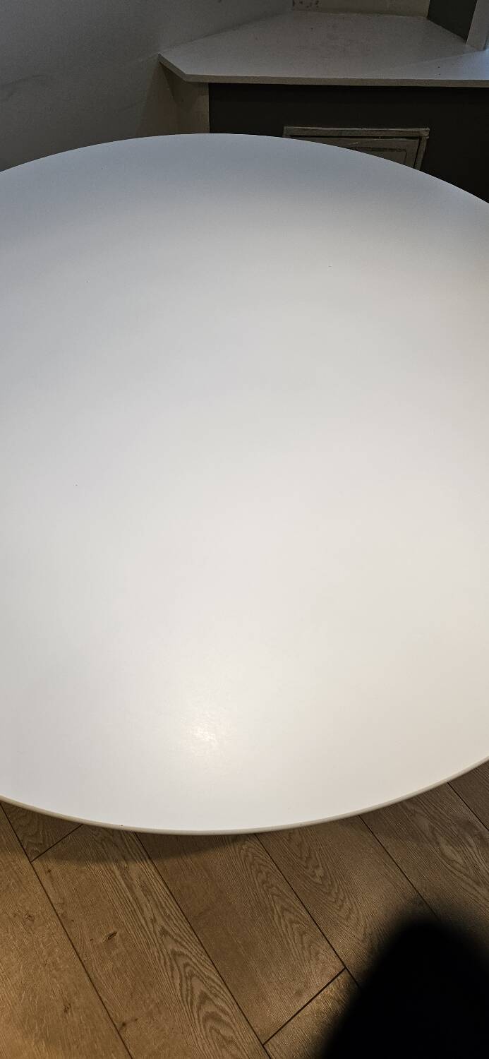 Knoll Saarinen Tulip table 137