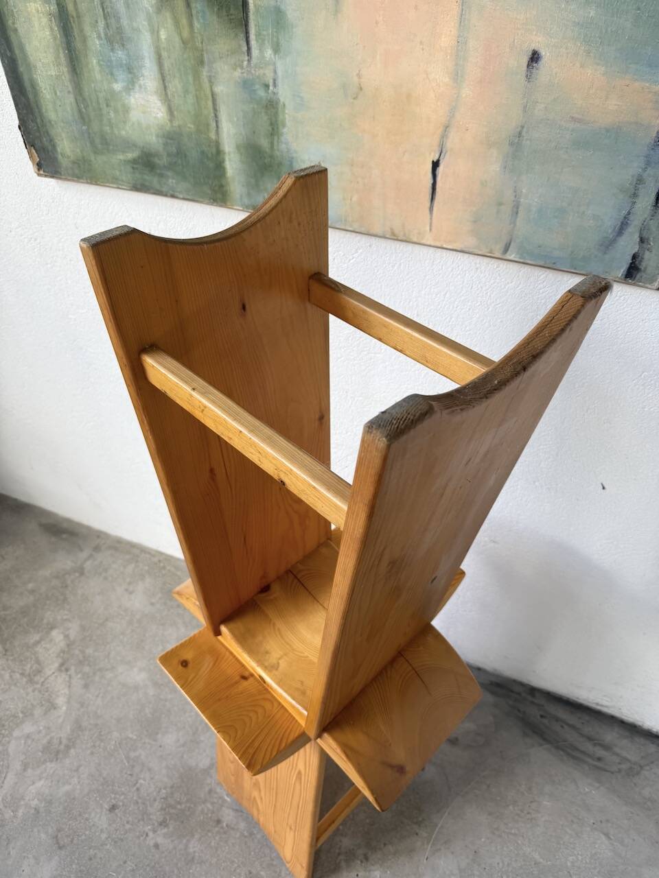 Scandinavian pine stools with Japanese inspiration.