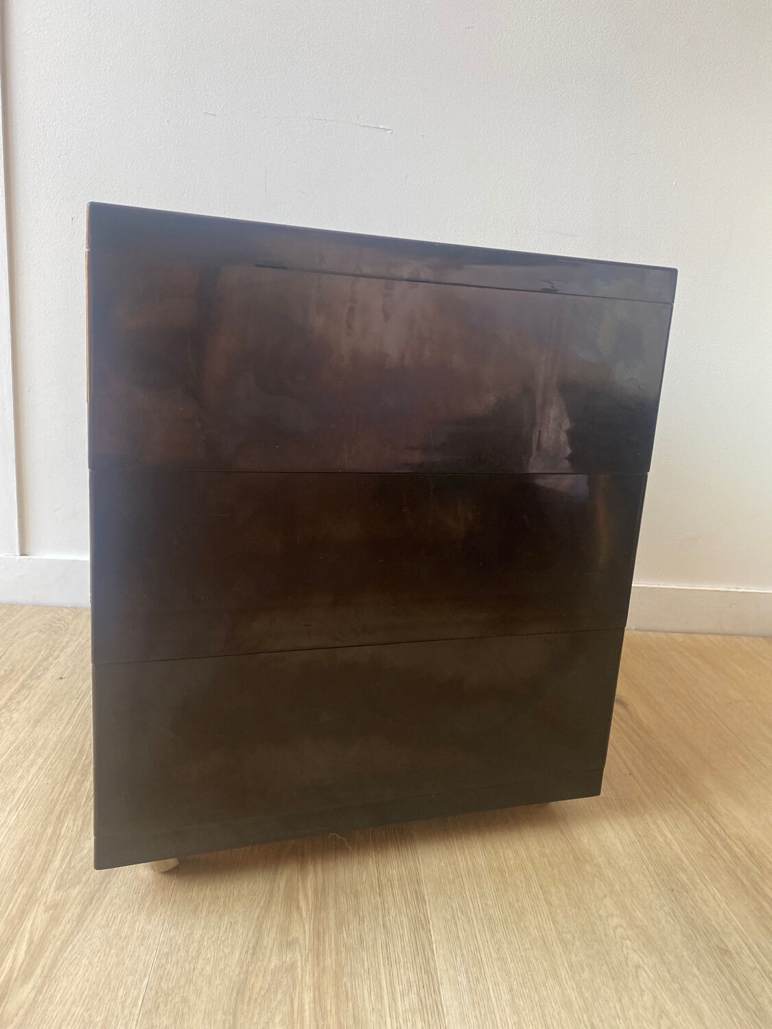 Commode plastique space age