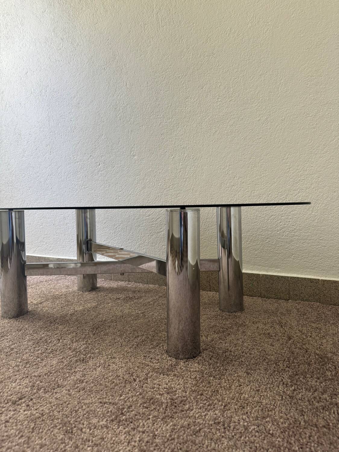 Table basse métal chromé verre fumé années 70