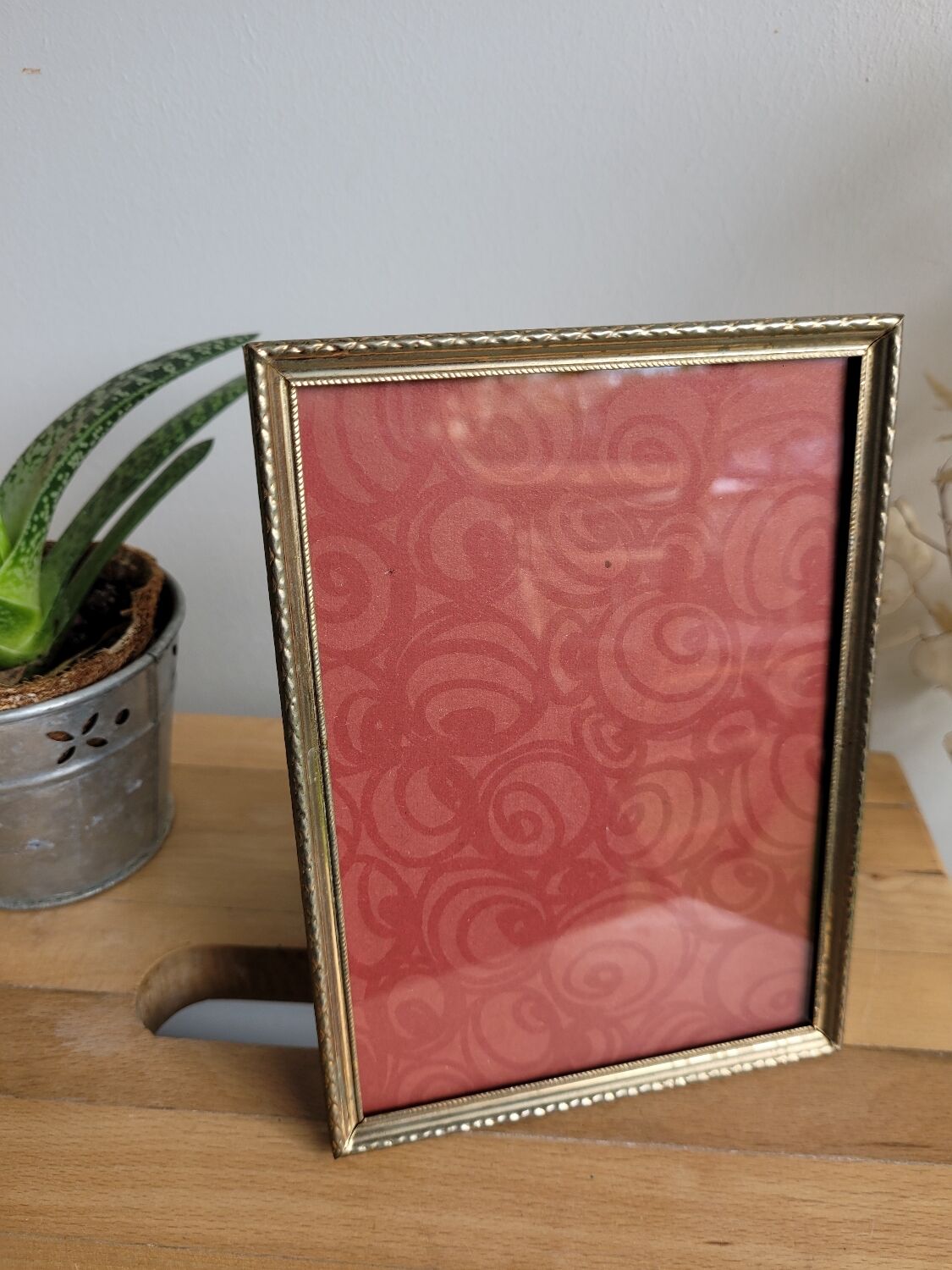 Gilded metal frame to install