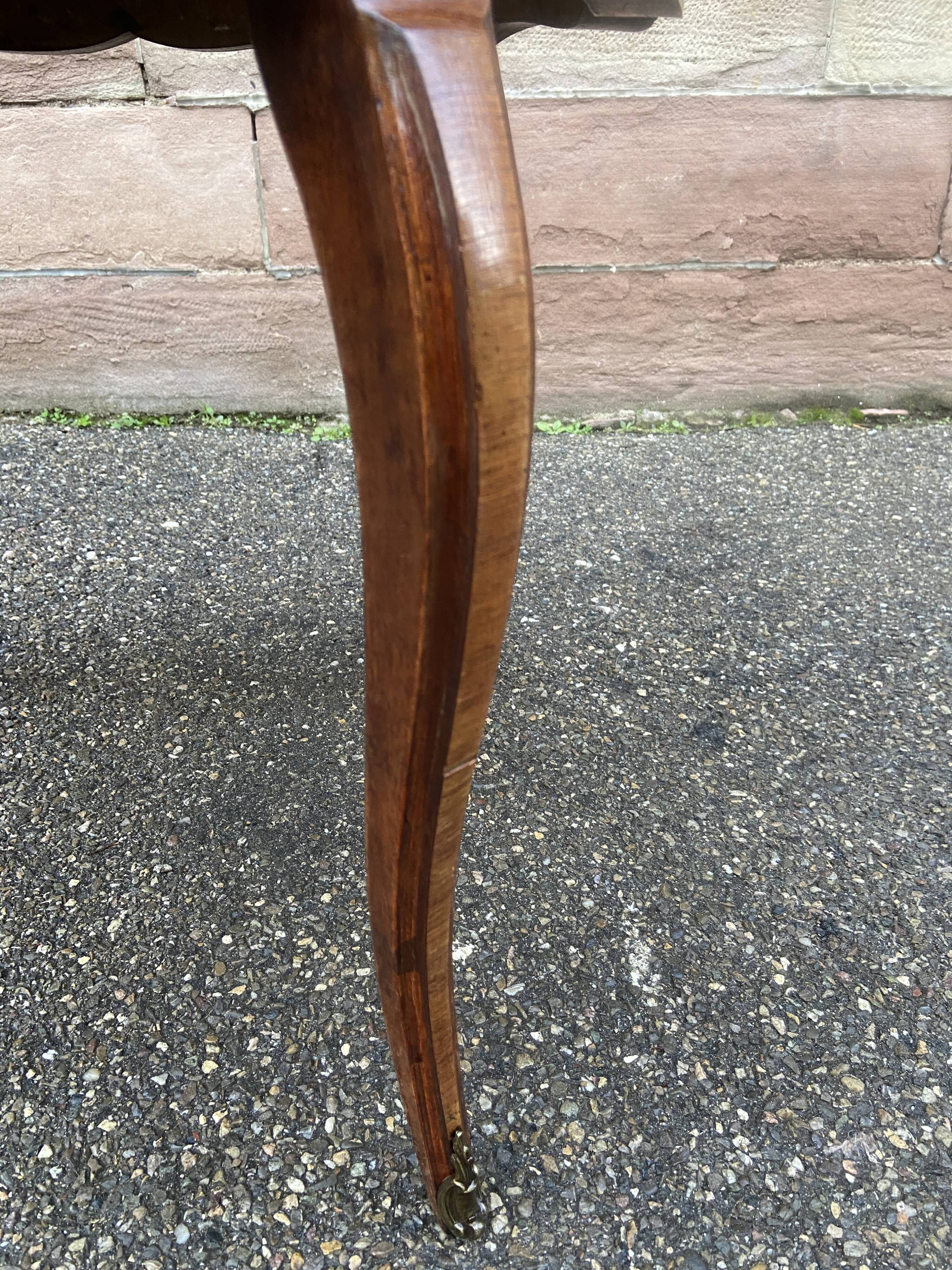 Regency style coffee table Inlaid pedestal table, curved legs