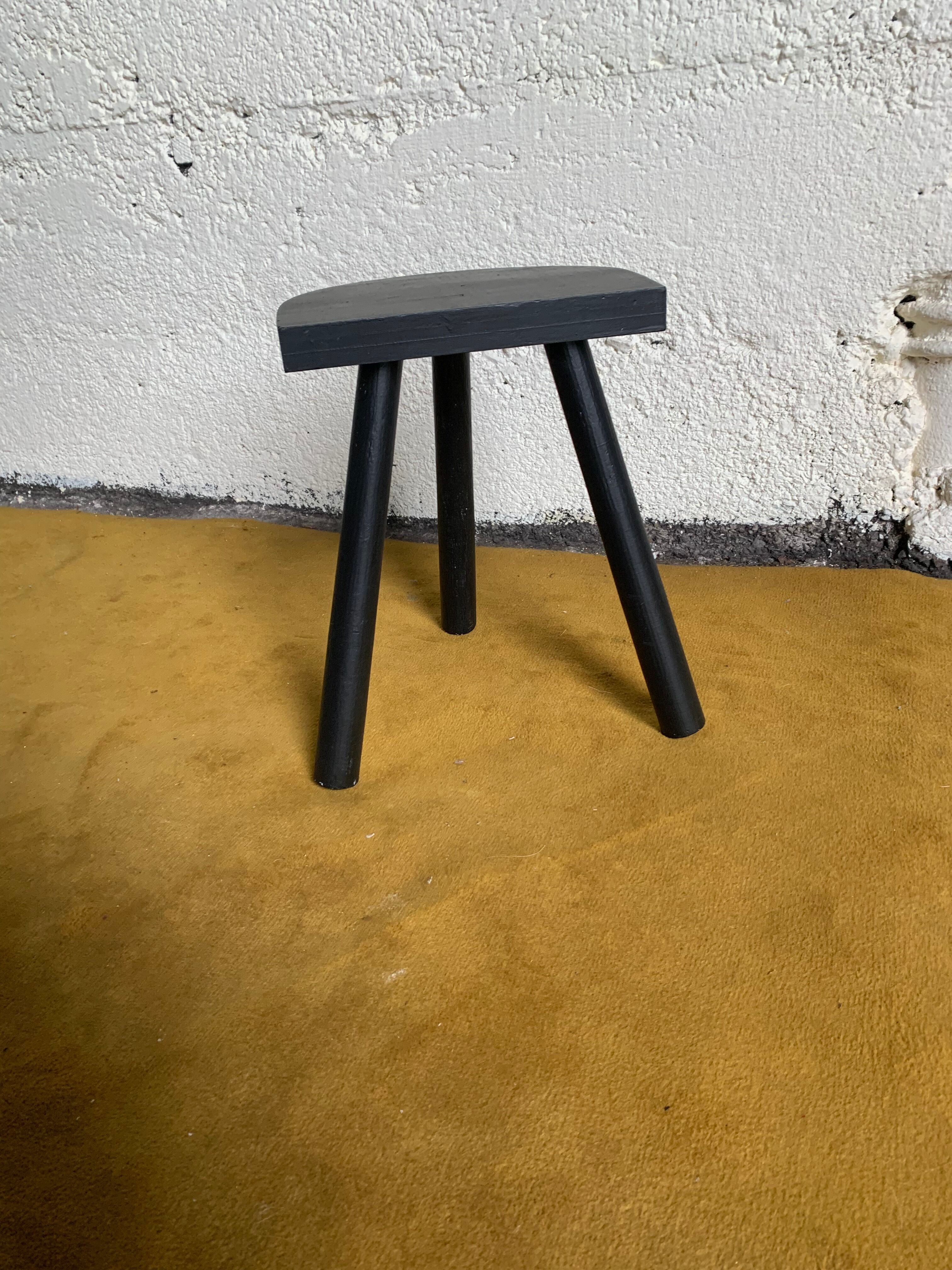 Tripod stool half-moon black