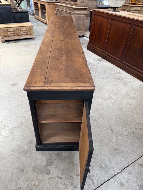 Immense workshop furniture from the early 20th century.