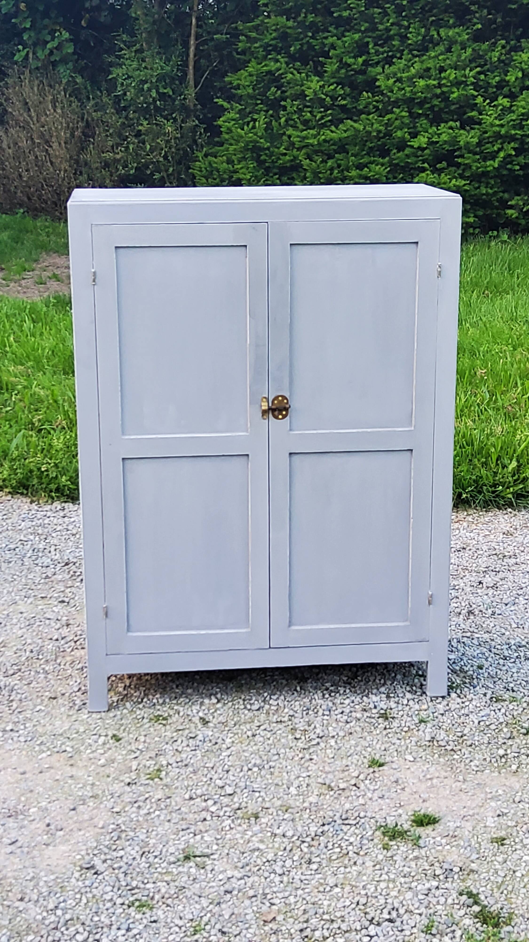 Parisian sideboard at support height from the 30s-50s with gray patina