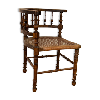 Corner chair canned