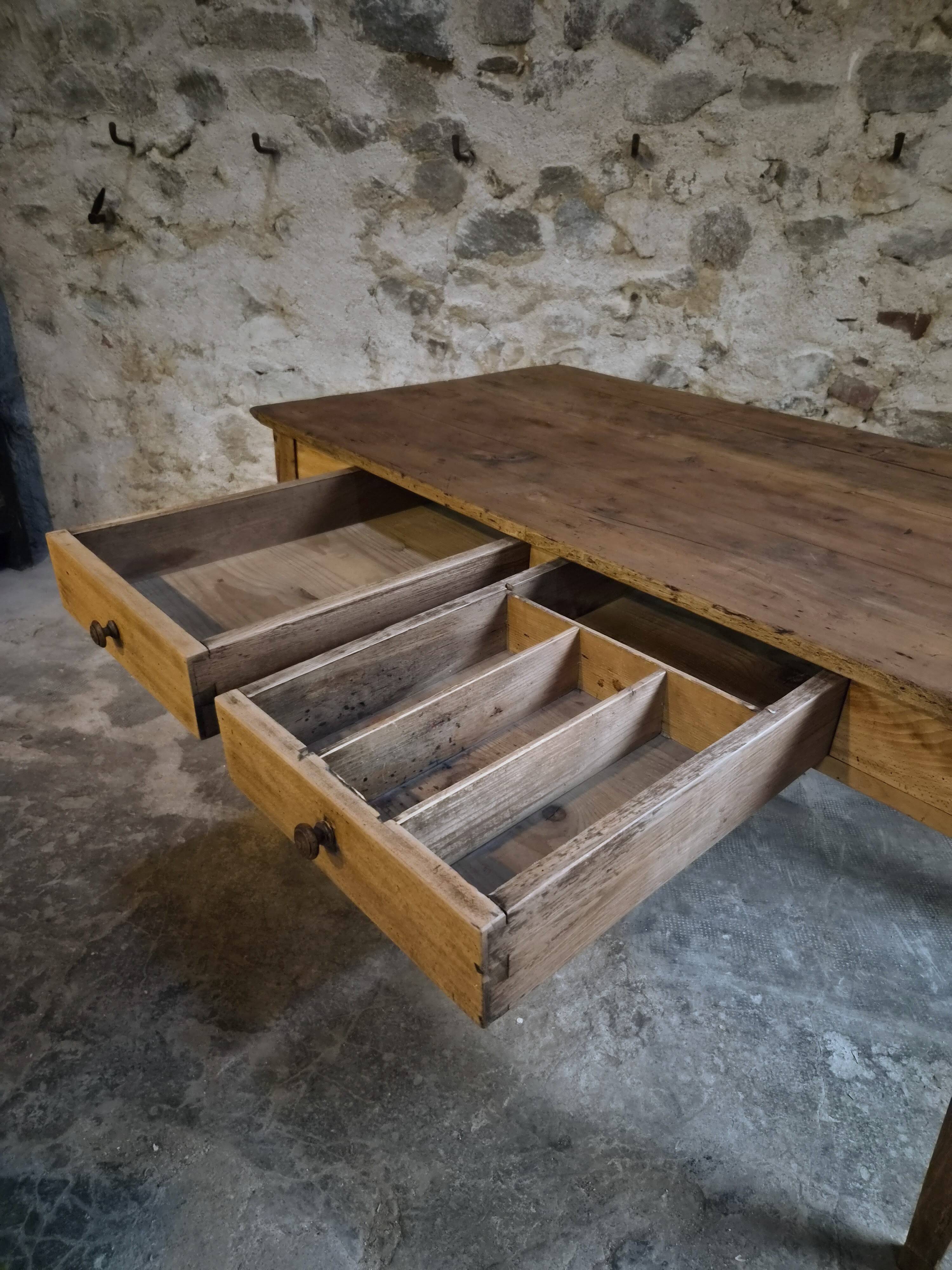 Table à manger rustique de ferme française, deux tiroirs, années 1920–1940