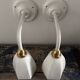 Paire d’appliques blanches en opaline