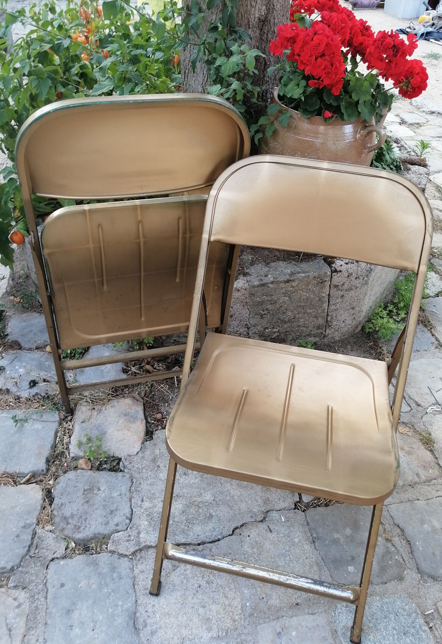 Metal folding chair