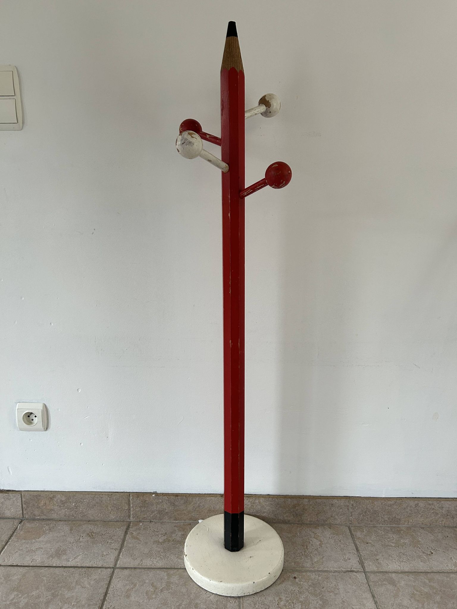 Children's coat rack in the shape of a pencil - POP ART!