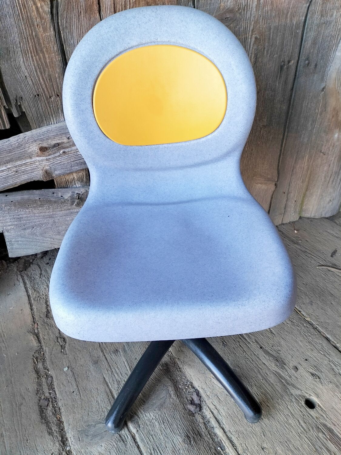 90's waiting chair