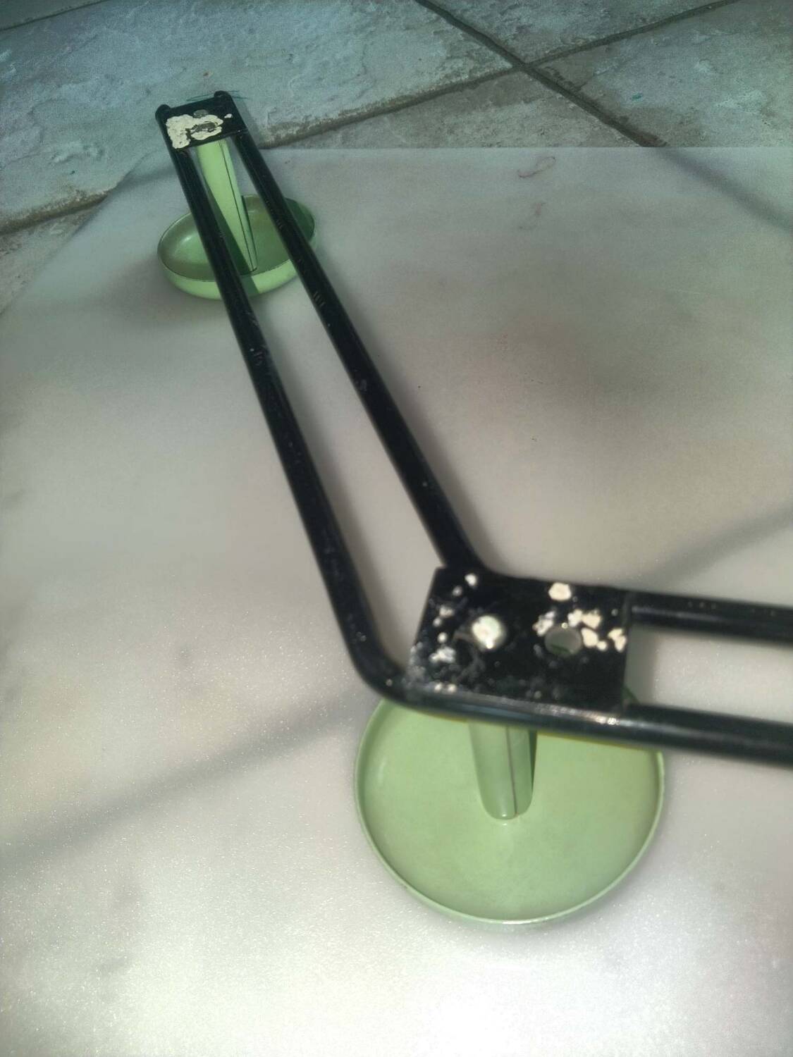 Coat rack with 4 green metal hooks from the 70s