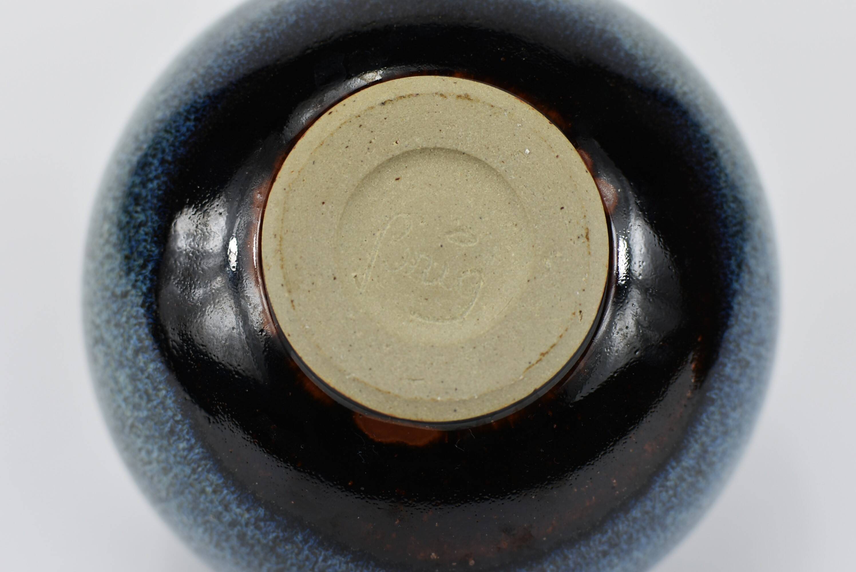 Vase with blue flowers.