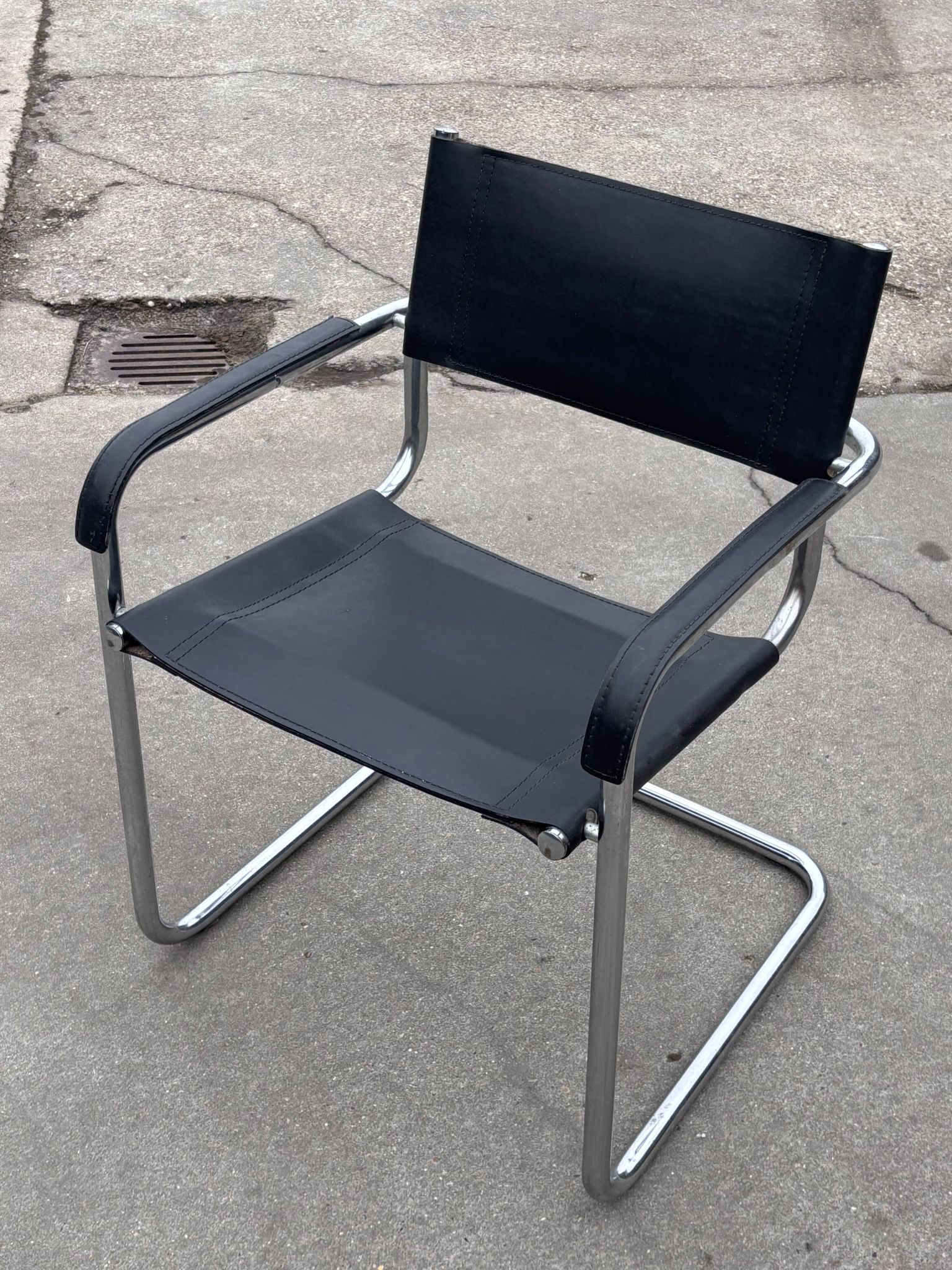 Set of 4 bauhaus cantilever chairs black leather and chrome design 80's