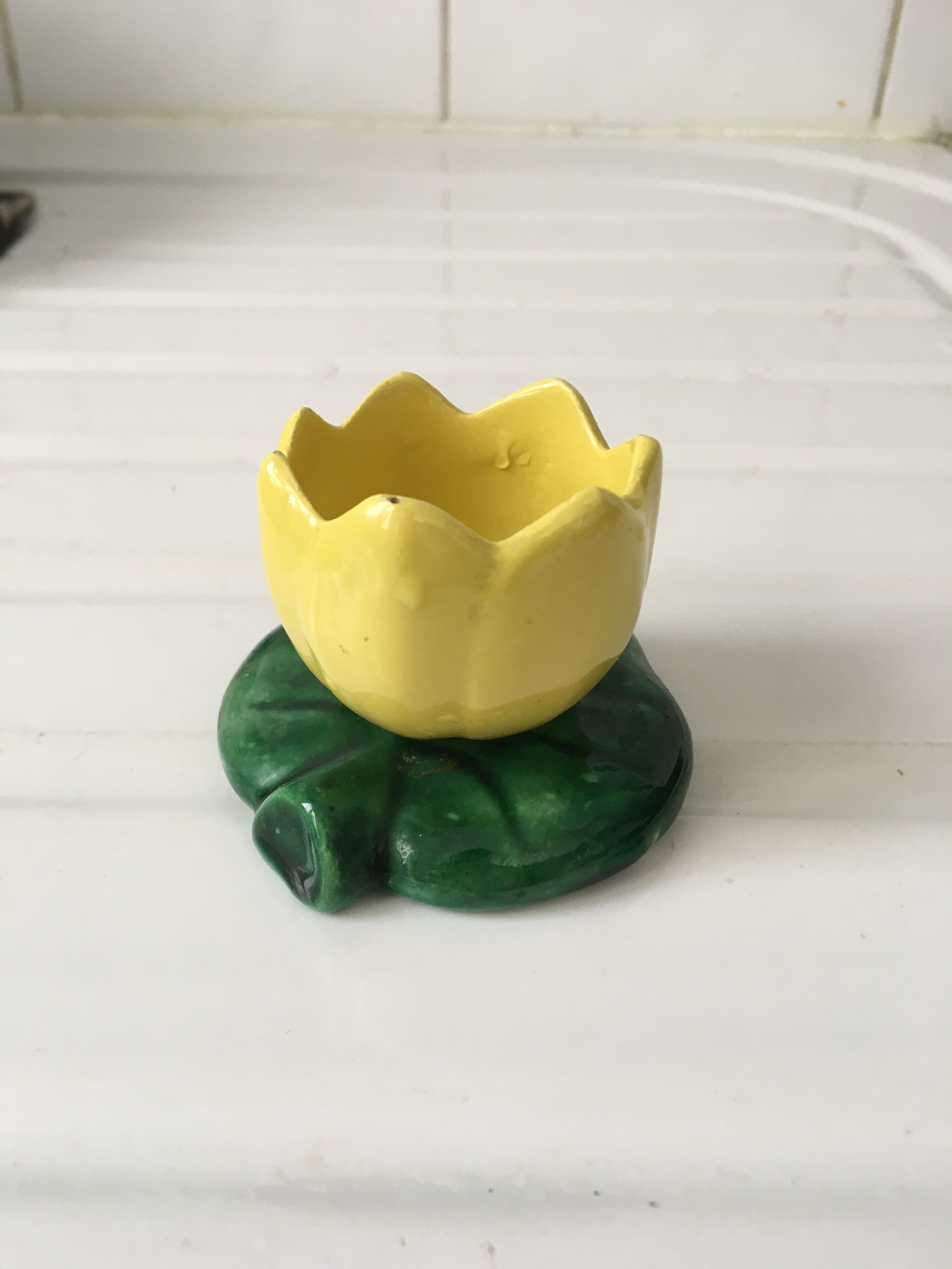 Ceramic water lily flower popple
