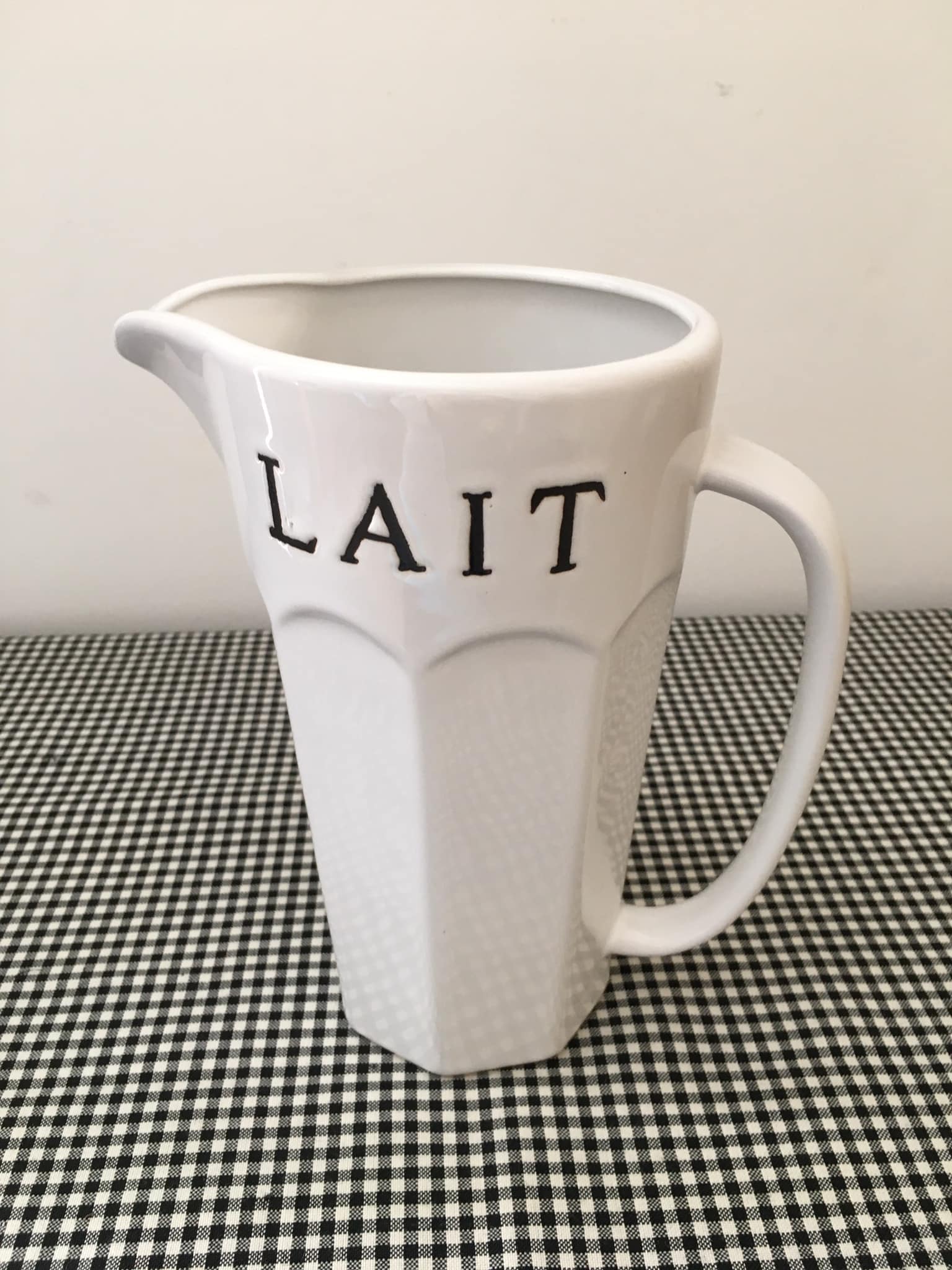 Pichet à lait en céramique blanche