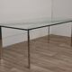 Table basse minimaliste en acier chromé et verre