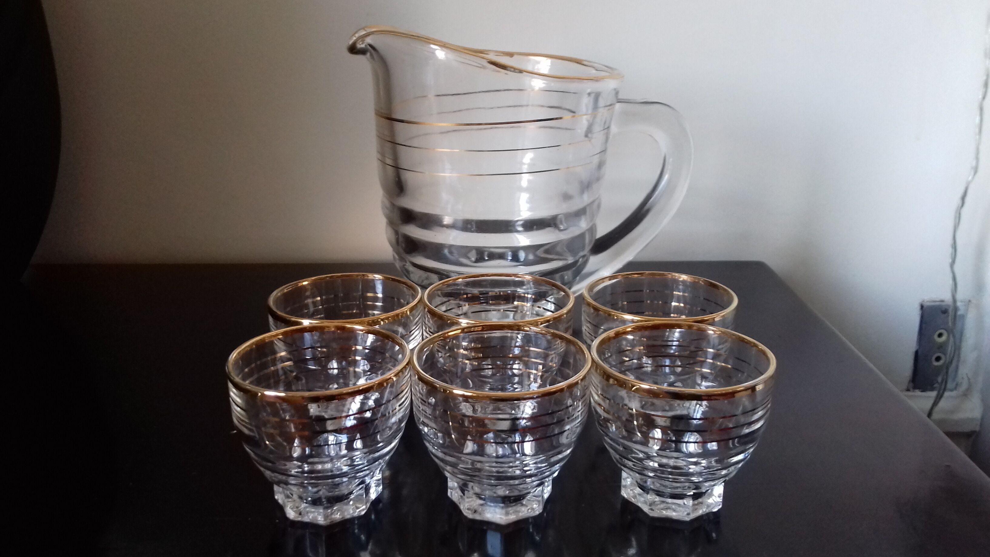 Carafe avec 6 petits verres vintage