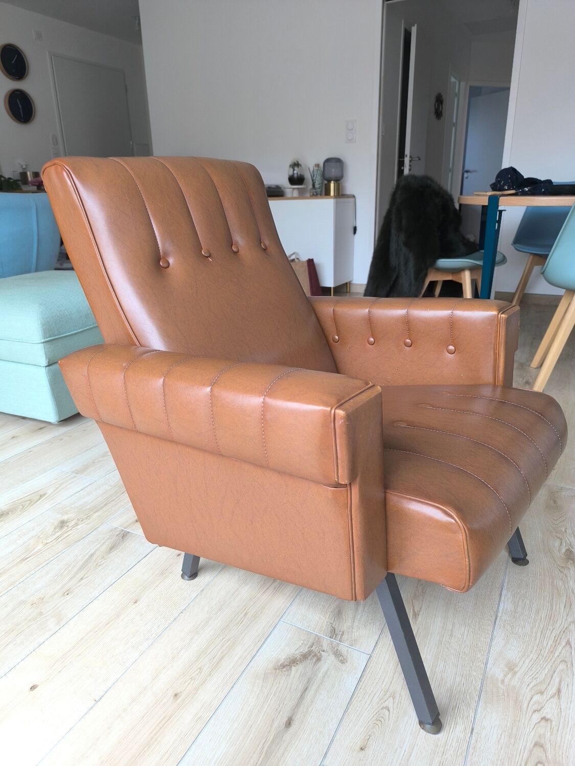 Genuine leather armchair