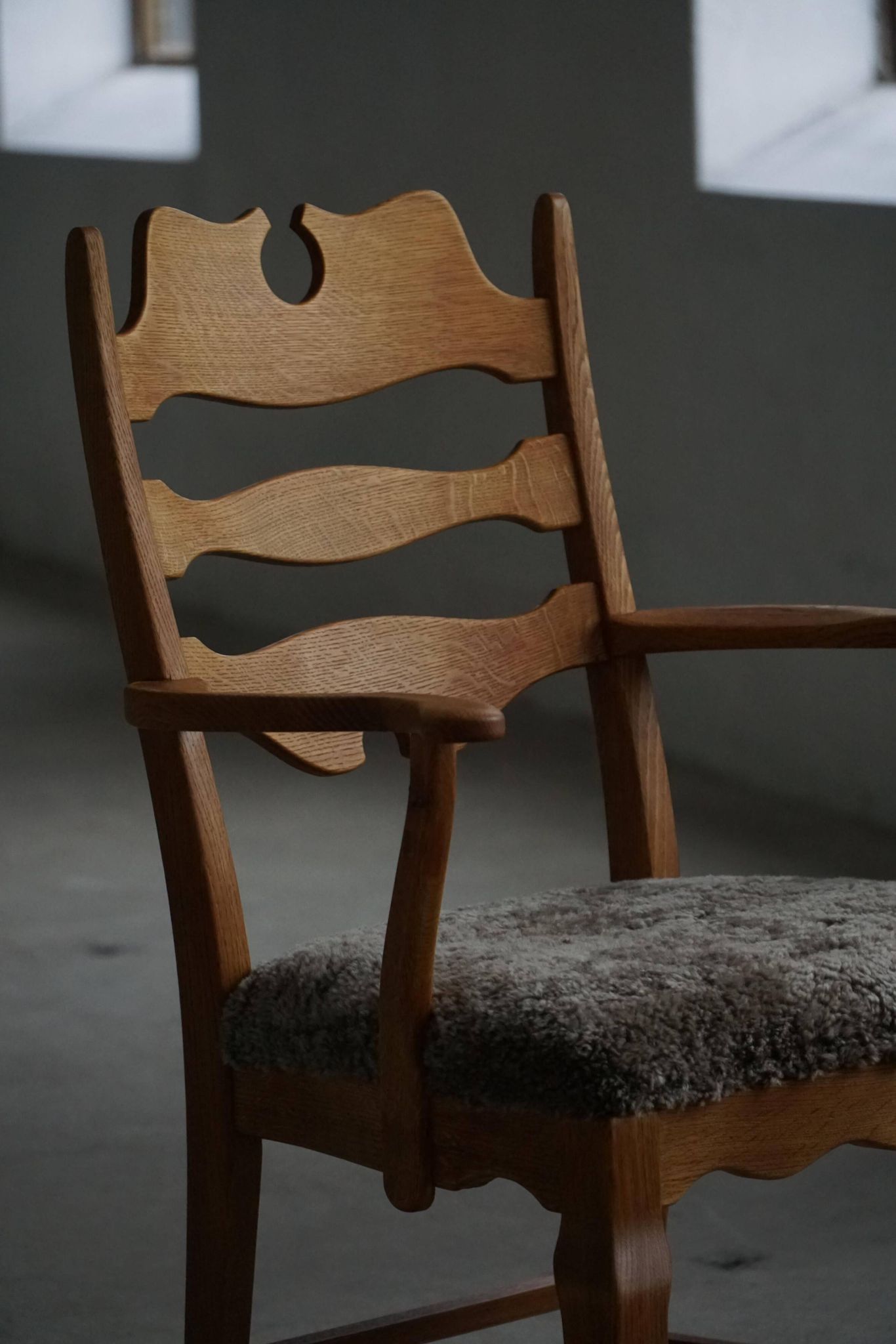 Razorblade armchair from the mid-20th century by Henning Kjærnulf, oak and lambswool, 1960.