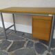 Bureau enfant vintage en bois et pied métal