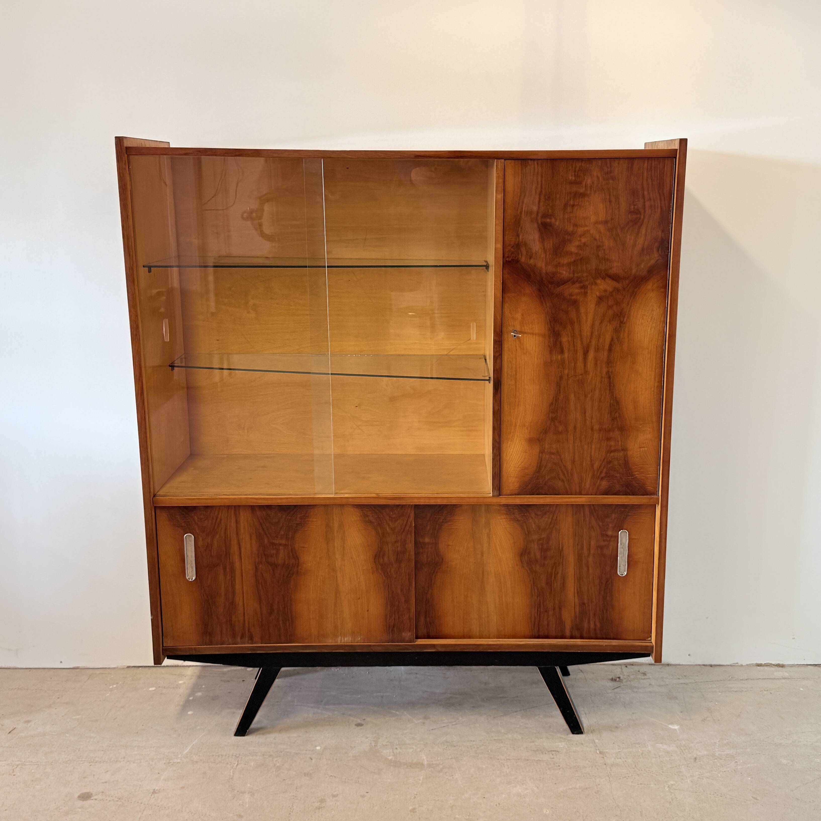 Playful high-gloss highboard with display cabinet