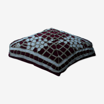 Coussin broderie Richelieu -art déco