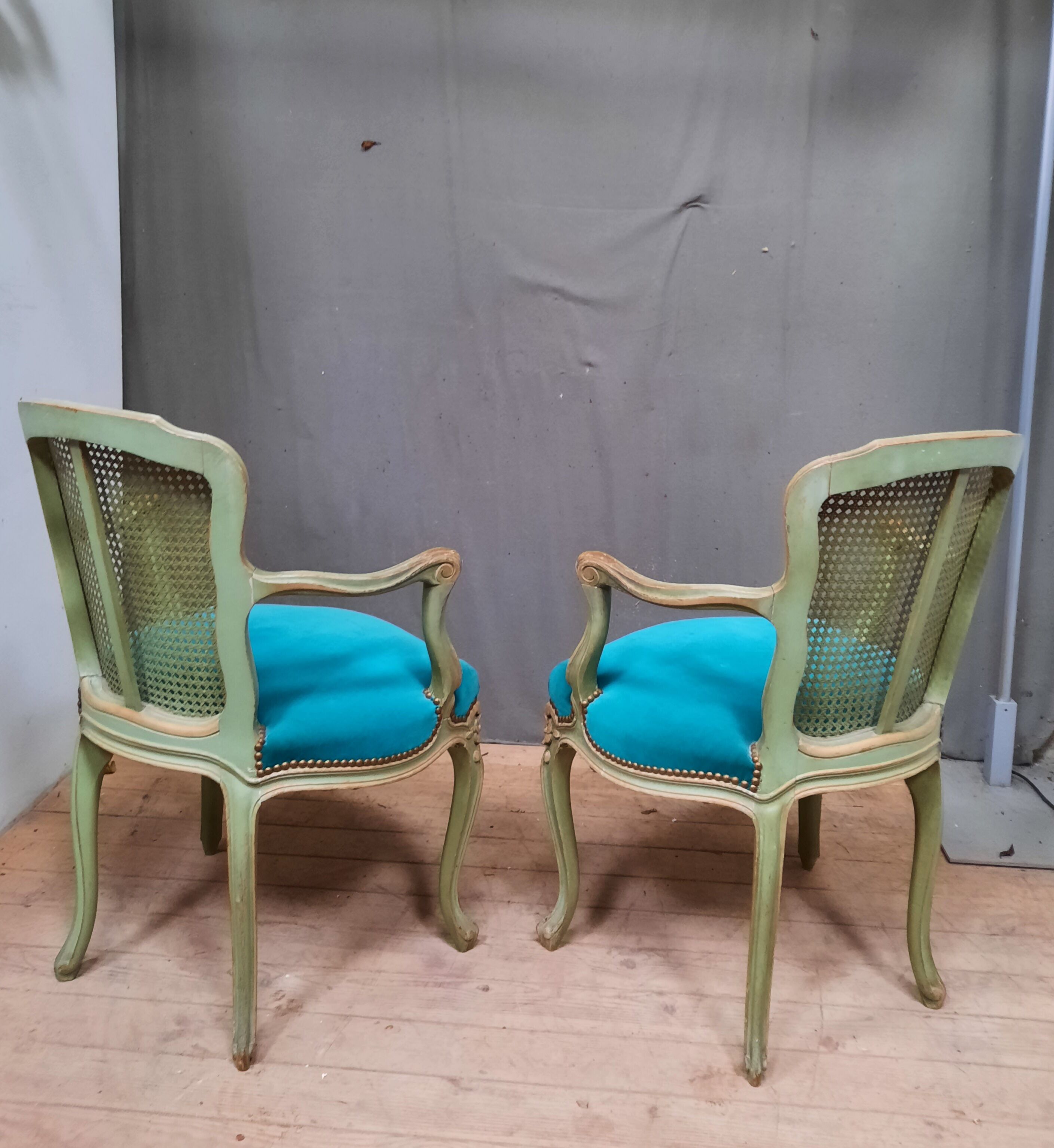 Paire de fauteuils style Louis XV