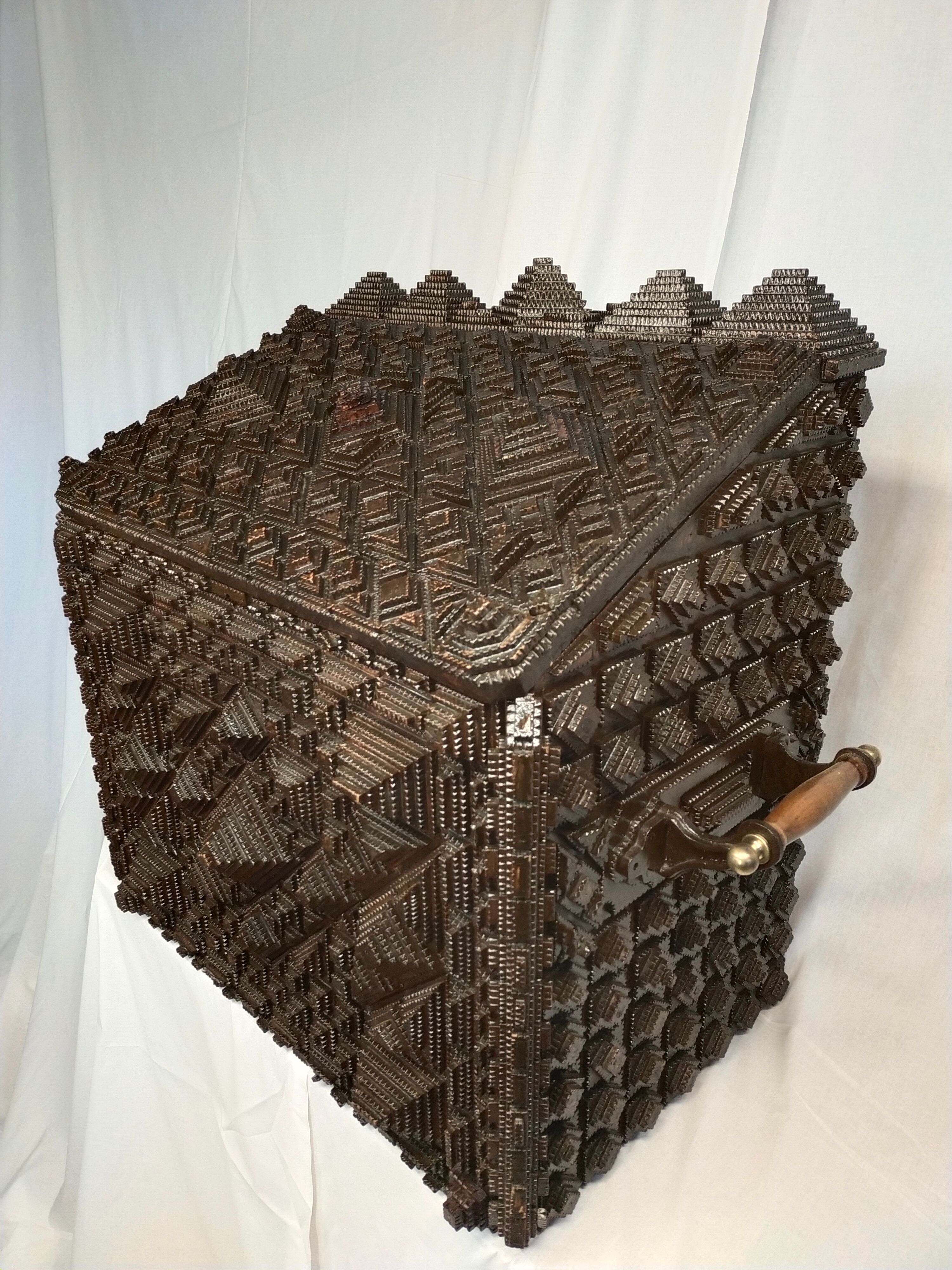 Chest folk art tramp art period 19 eme