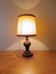lampe à poser bois tourné, abat-jour peau vintage