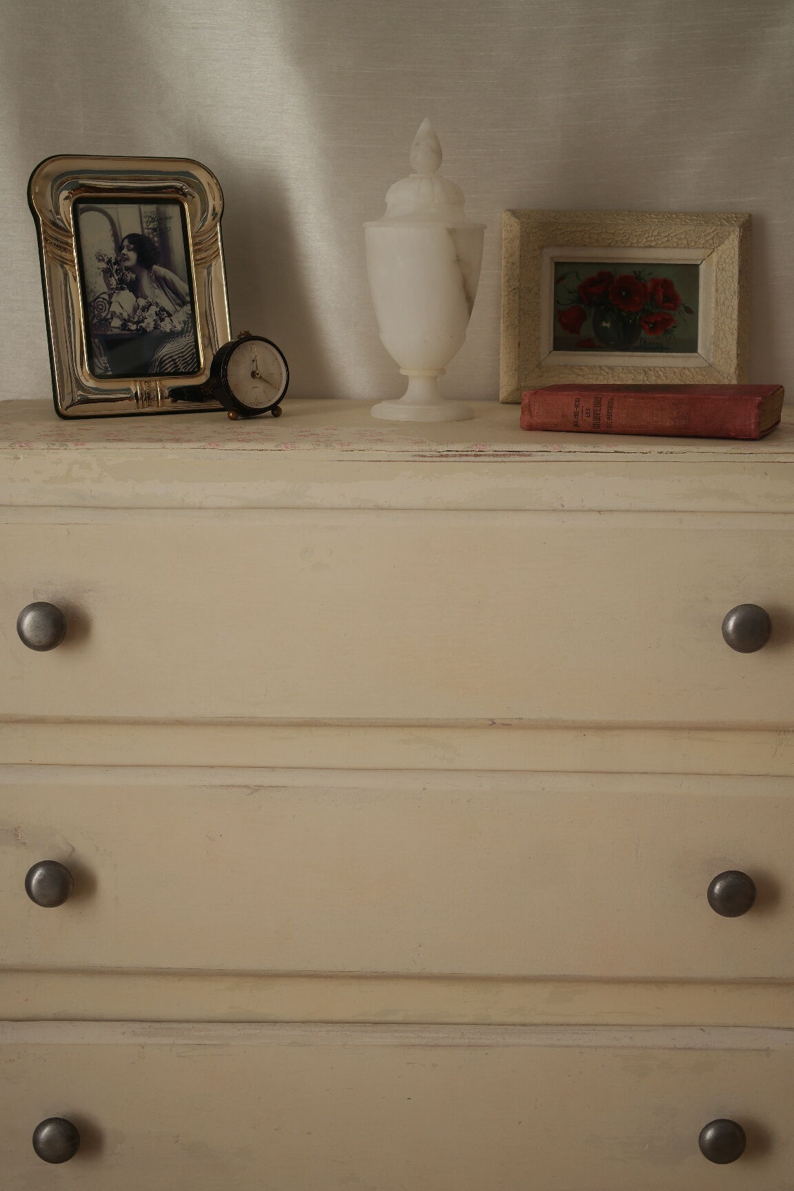 Commode art déco blanche patinée